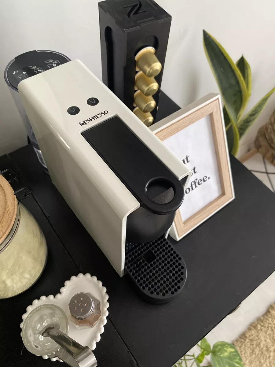 Cafeteira Nespresso Essenza Mini Preta 15