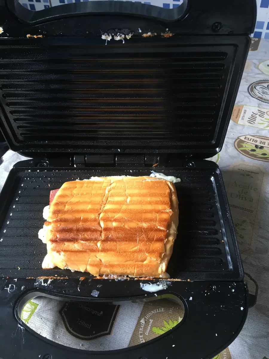 Sanduicheira Mondial Master Grill 750W S-20 11