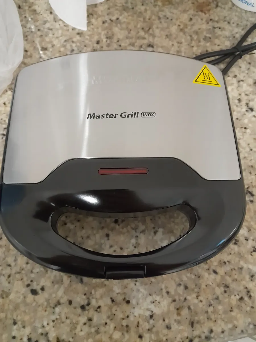 Sanduicheira Mondial Master Grill 750W S-20 14