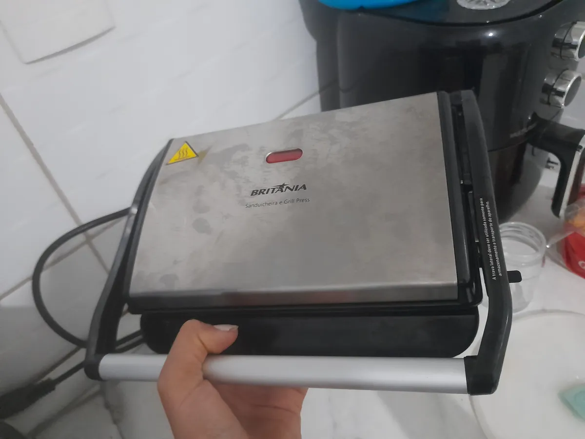 Sanduicheira Elétrica Britânia Press BGR27I Preto Inox 16