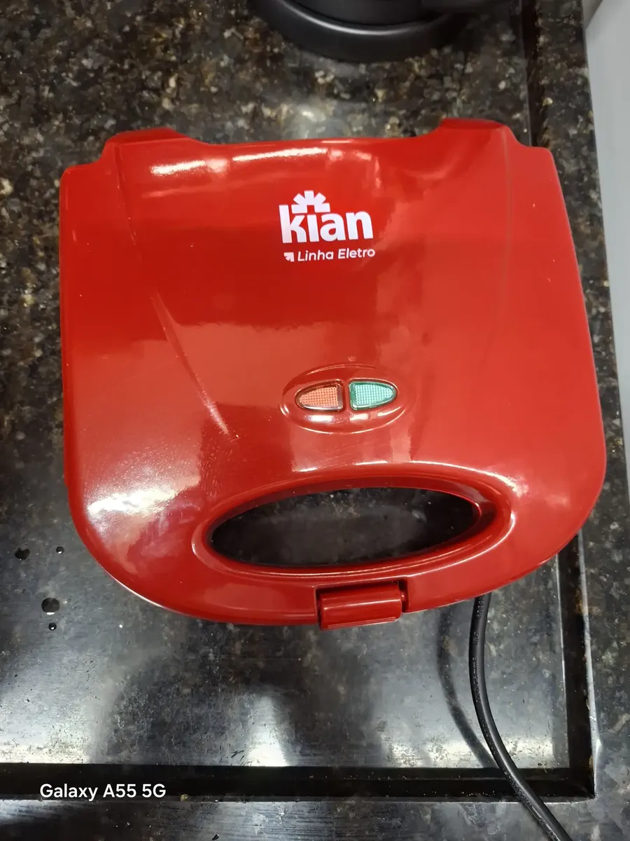 Sanduicheira Grill 2 em 1 Kian 750W Preta 10