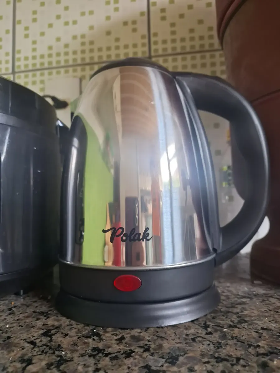 Chaleira Elétrica Inox 1,8L 1000W Aquecimento Rápido Automática Mundilar 18