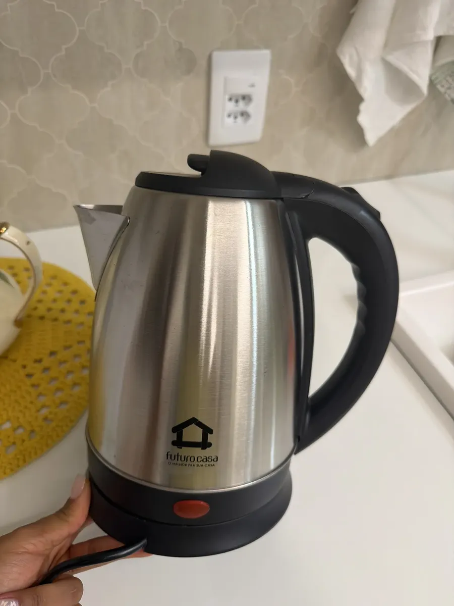 Chaleira Elétrica Sensacional 2L Inox Preta 1000W Desligamento Automático 11