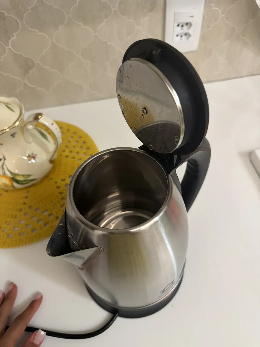 Chaleira Elétrica Sensacional 2L Inox Preta 1000W Desligamento Automático 12