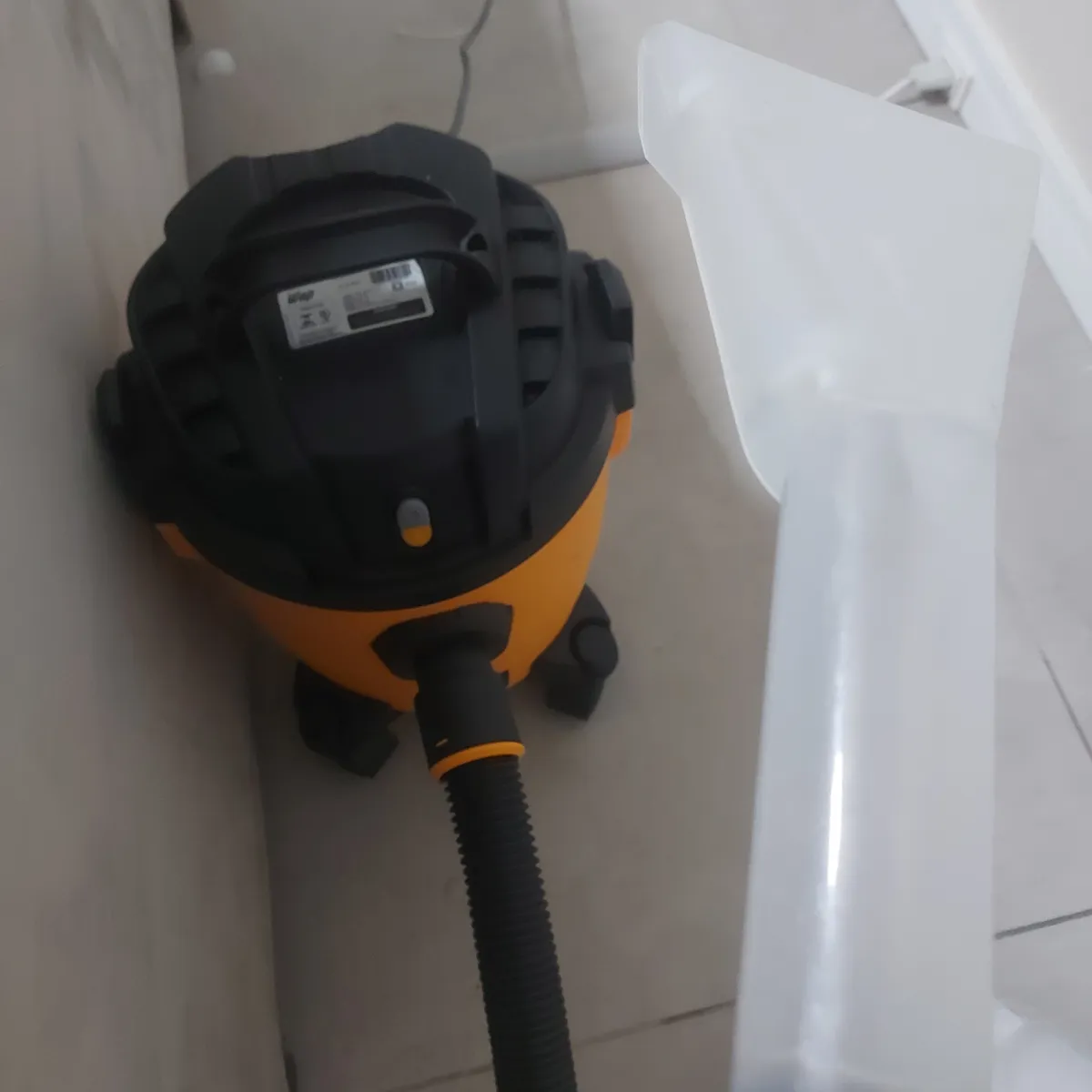 Aspirador de Pó e Água WAP GTW 10 1400W 10L com Bocal de Sopro 15